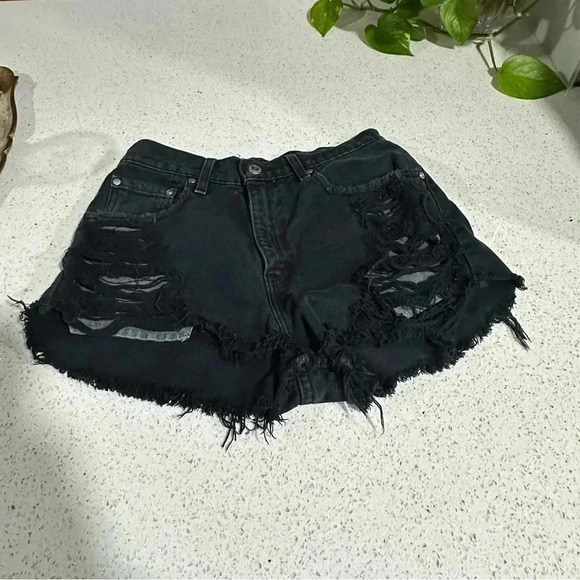 Vintage Levi’s Silver Tab High Rise Distressed Black Shorts Size 26” - Picture 2 of 11